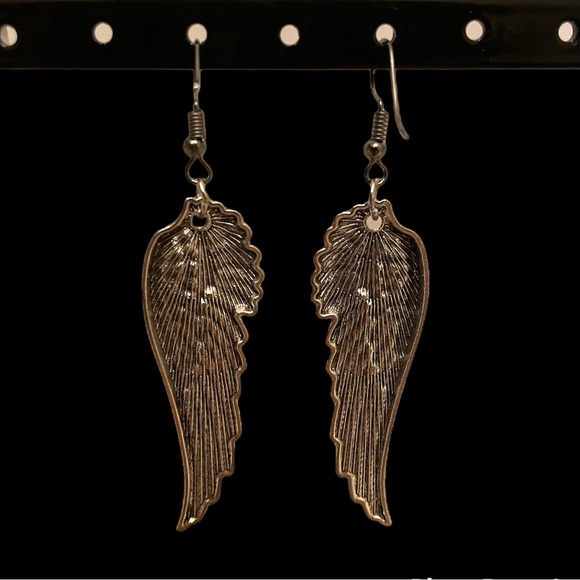 2/8/23***-angel wing earrings - Picture 2 of 2